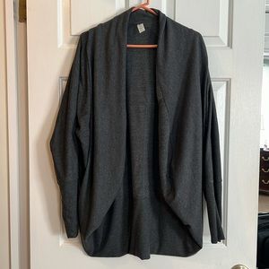 EXCELLENT condition Marika Dolman sleeve open cardigan, gray, size L.